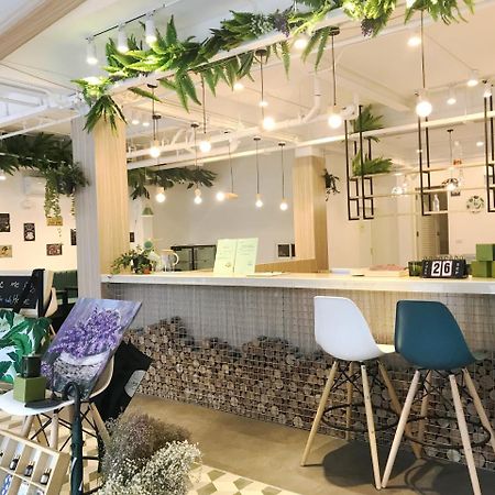 Folk Poshtel Asok Vandrarhem Bangkok Exteriör bild