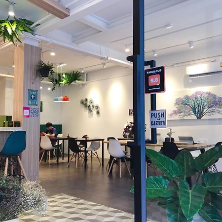 Folk Poshtel Asok Vandrarhem Bangkok Exteriör bild