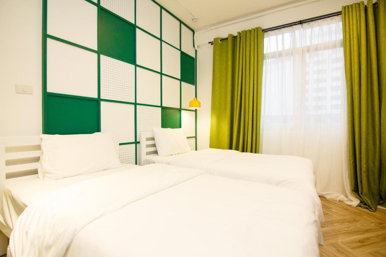 Folk Poshtel Asok Vandrarhem Bangkok Exteriör bild