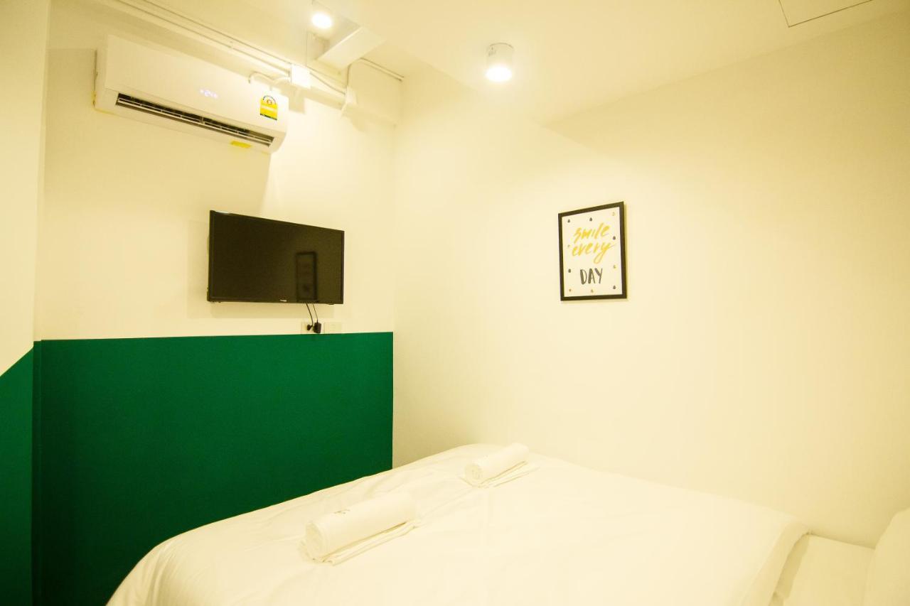 Folk Poshtel Asok Vandrarhem Bangkok Exteriör bild