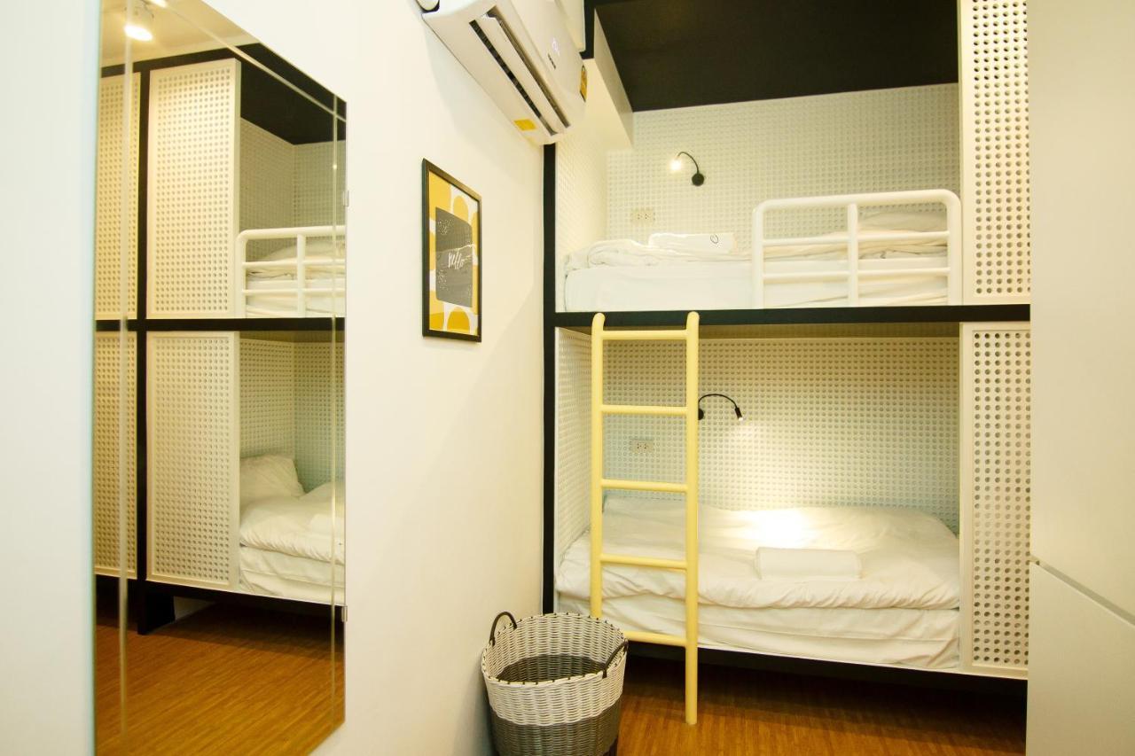 Folk Poshtel Asok Vandrarhem Bangkok Exteriör bild