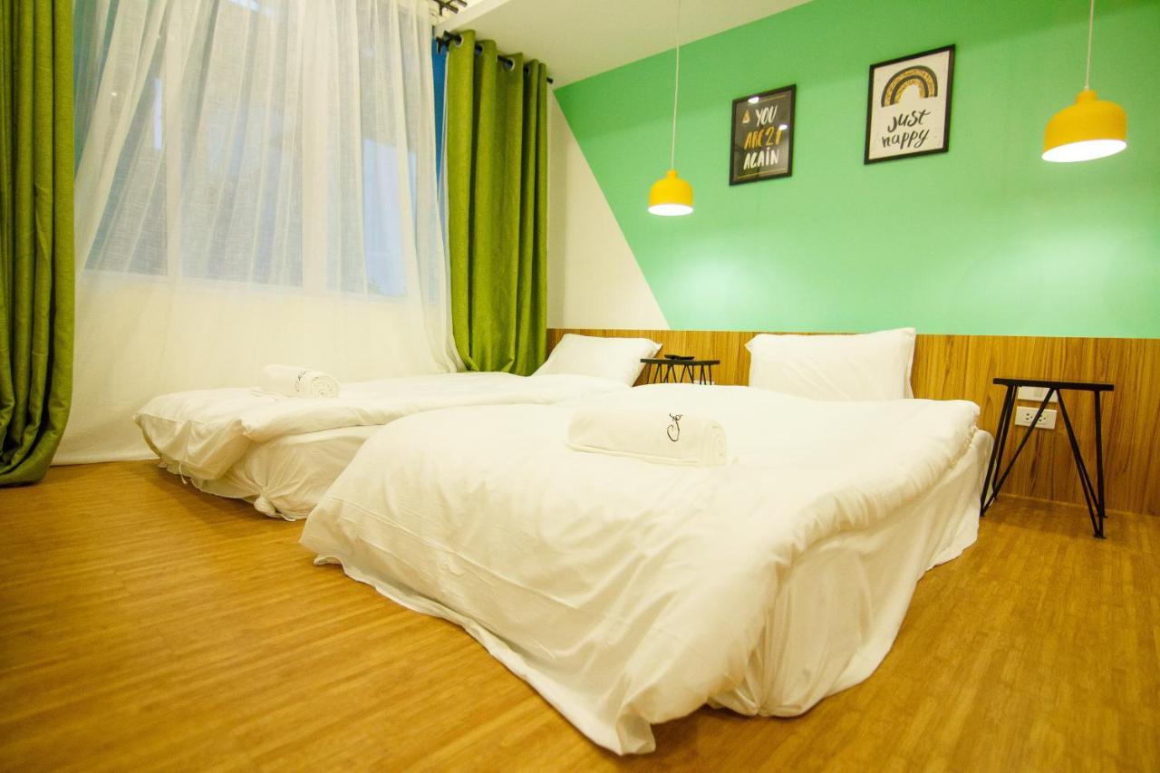 Folk Poshtel Asok Vandrarhem Bangkok Exteriör bild