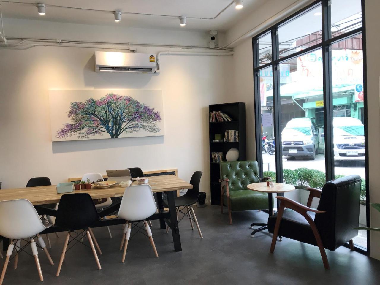 Folk Poshtel Asok Vandrarhem Bangkok Exteriör bild