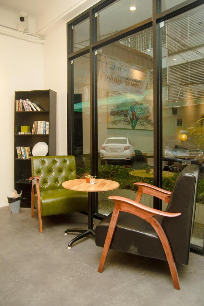 Folk Poshtel Asok Vandrarhem Bangkok Exteriör bild