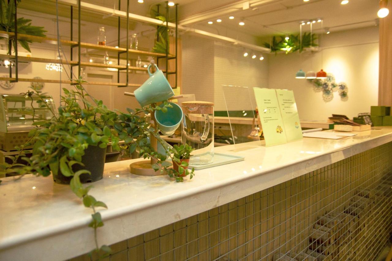 Folk Poshtel Asok Vandrarhem Bangkok Exteriör bild