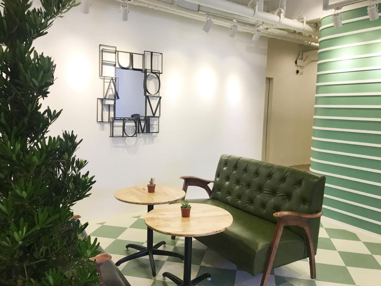 Folk Poshtel Asok Vandrarhem Bangkok Exteriör bild