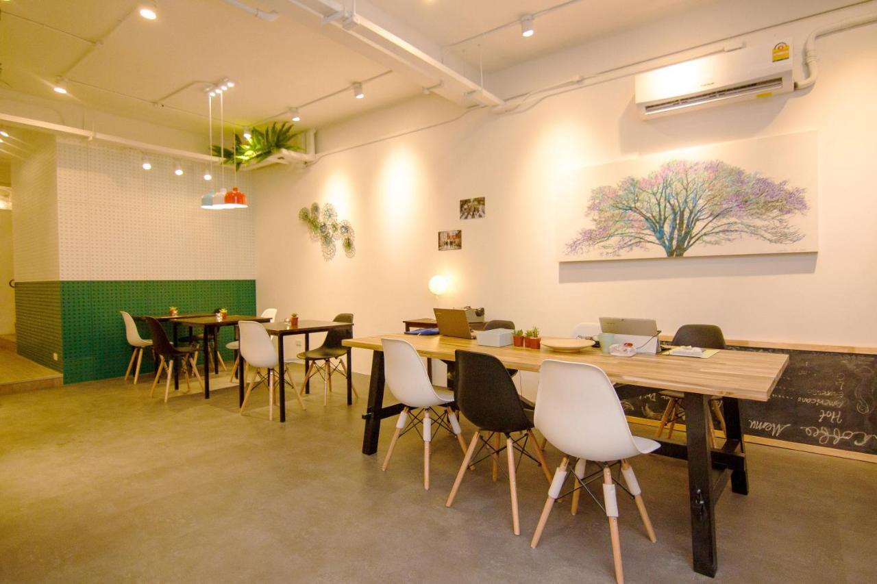 Folk Poshtel Asok Vandrarhem Bangkok Exteriör bild