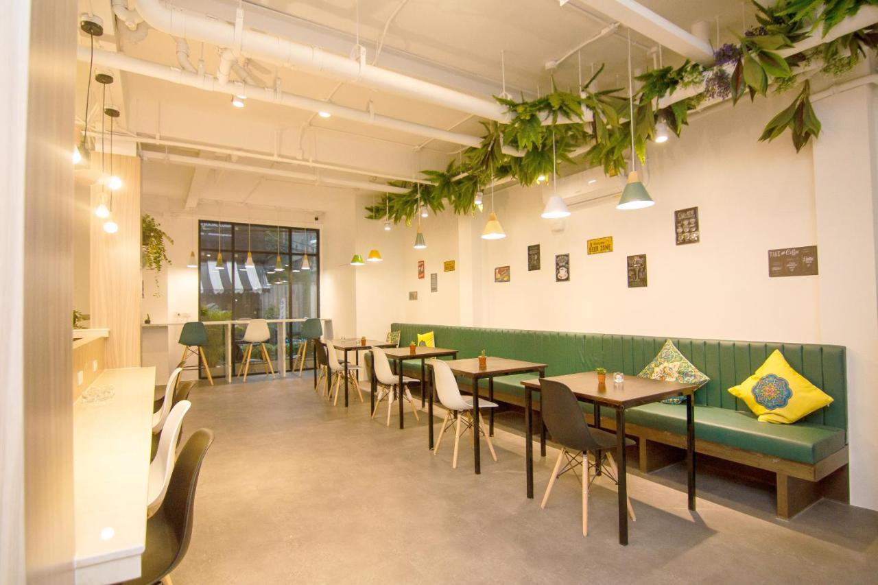 Folk Poshtel Asok Vandrarhem Bangkok Exteriör bild