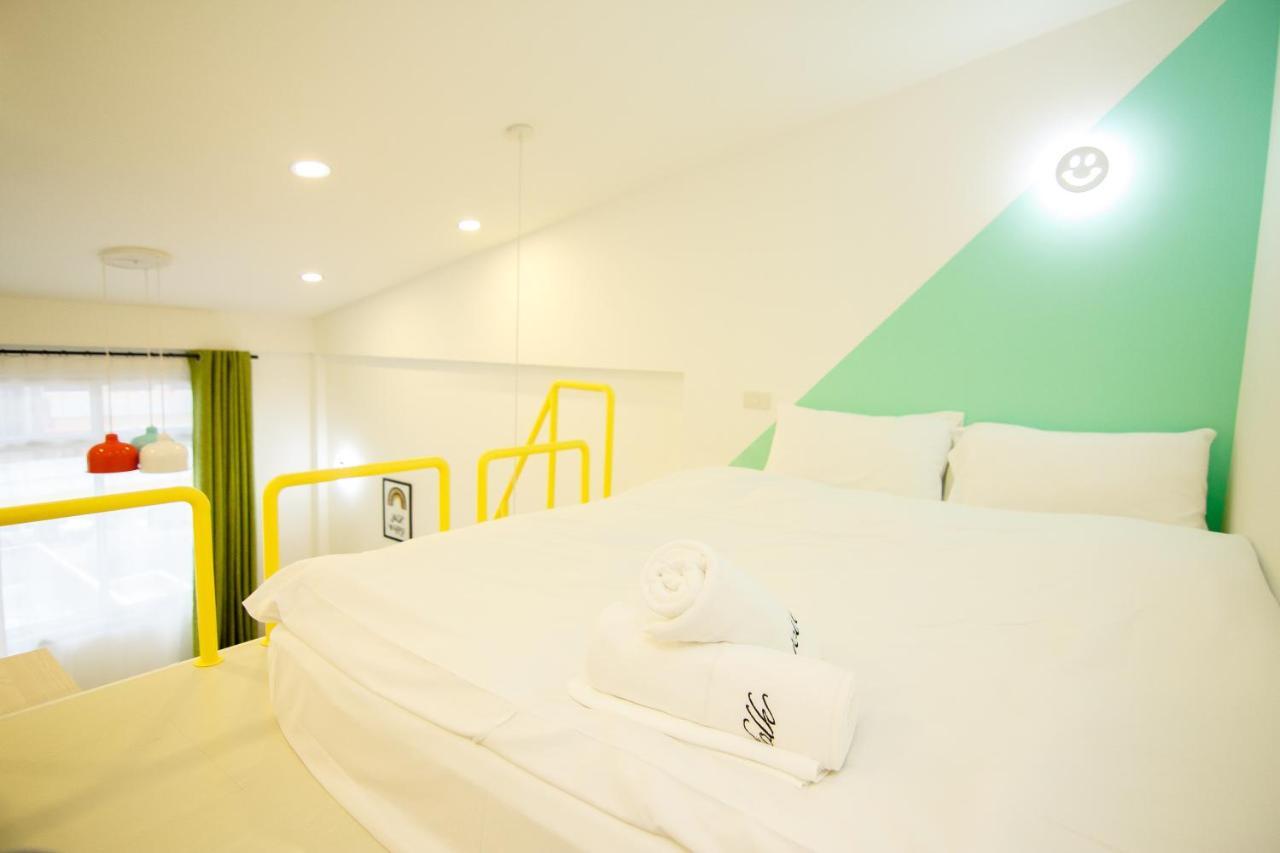 Folk Poshtel Asok Vandrarhem Bangkok Exteriör bild