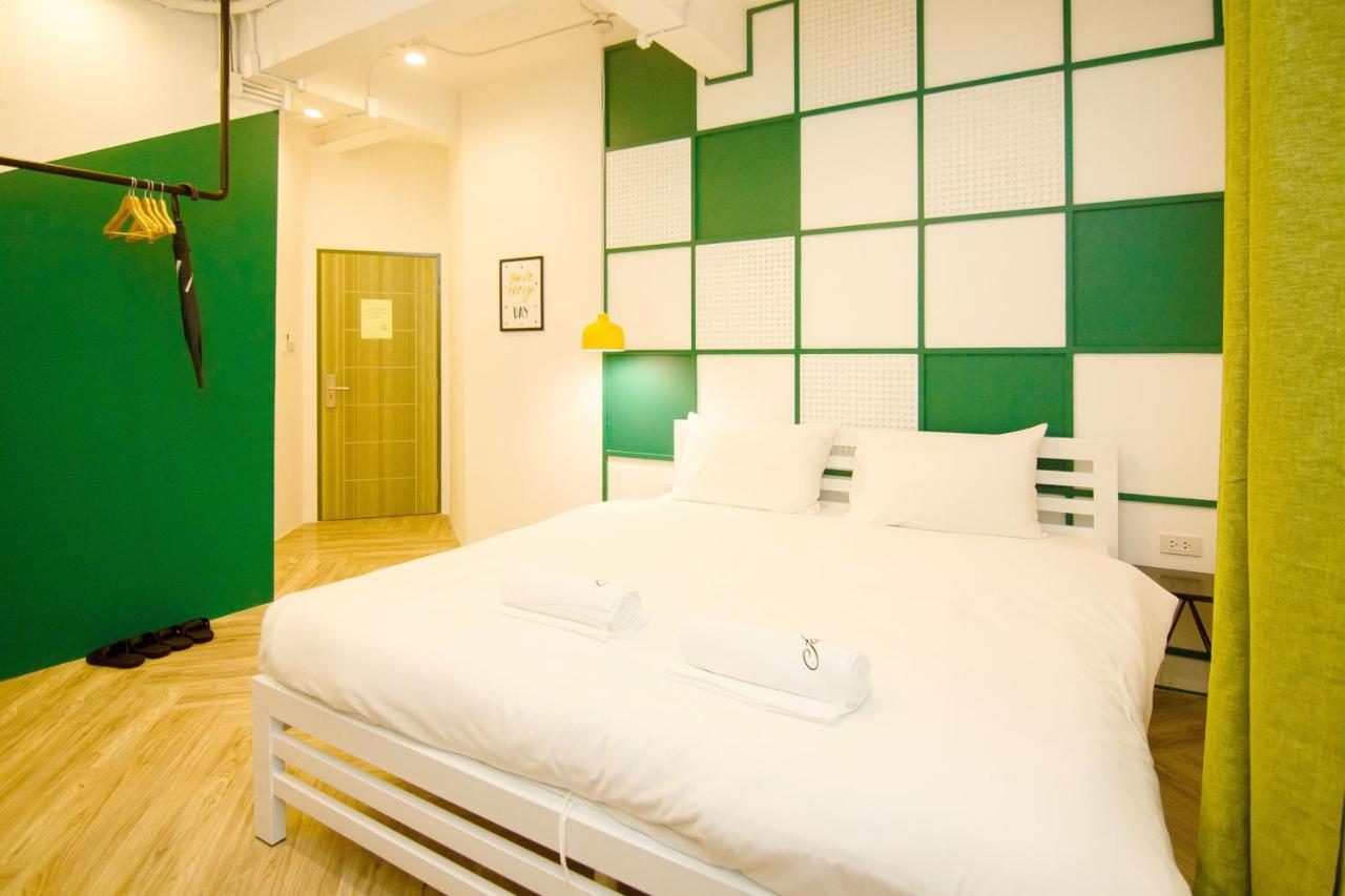 Folk Poshtel Asok Vandrarhem Bangkok Exteriör bild
